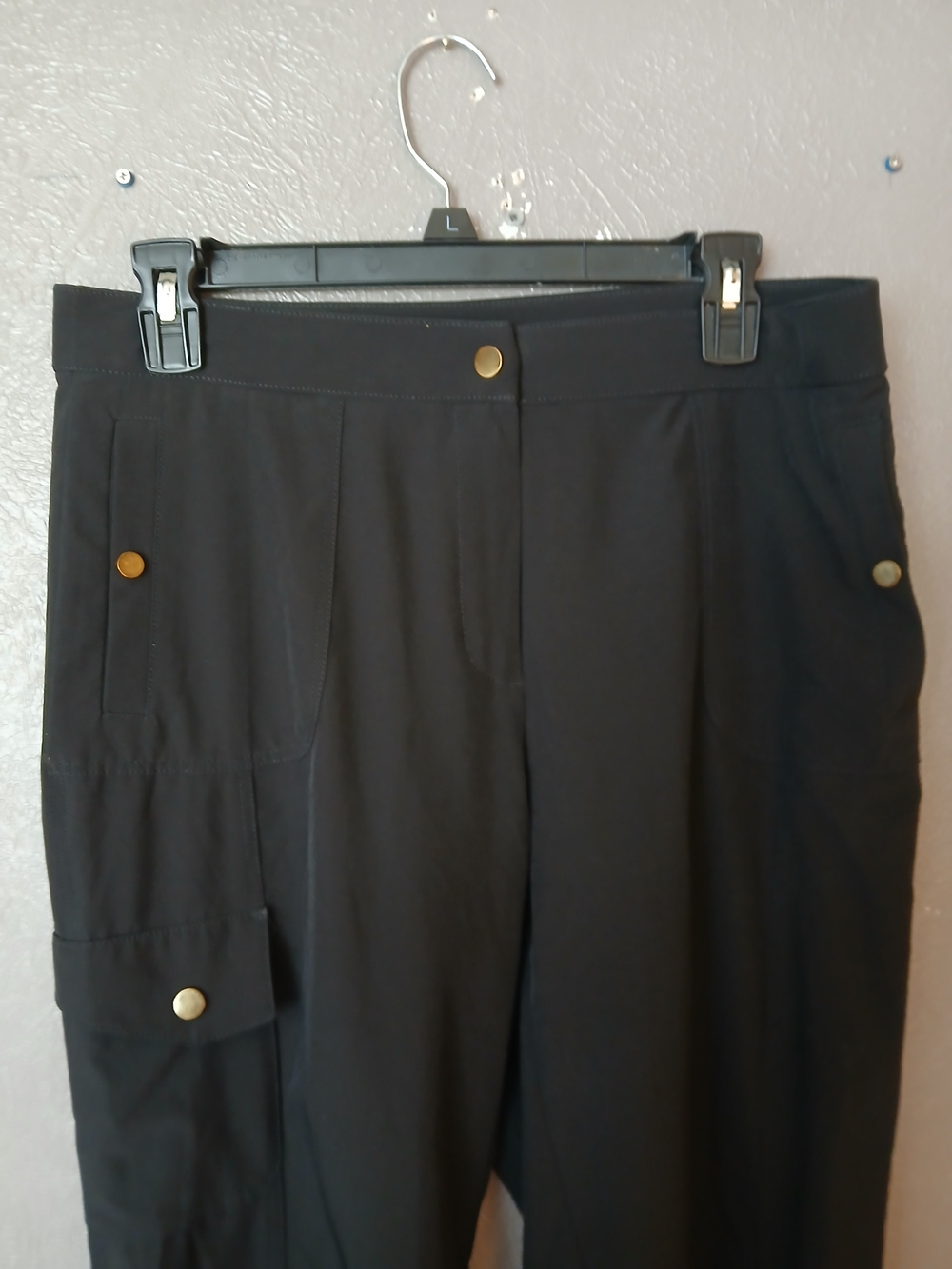 Zenergy by Chico's Black Cargo Pants with Gold Buttons
Size 0.5 (US Size 6)